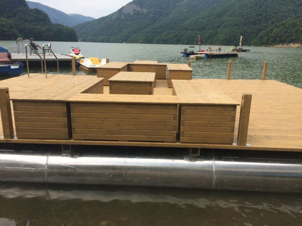ponton placat cu lemn